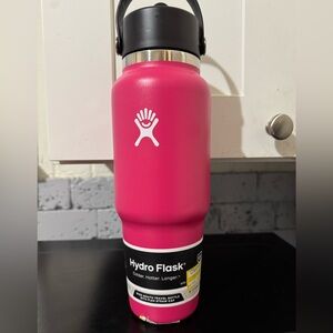 Hydro Flask 32oz Flex Straw Travel Bottle in Zinnia with Black Lid